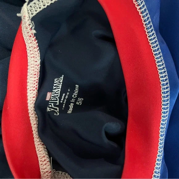 Marvel Spider-Man Swim suit set with hooded towel- boys 5/6 - Picture 5 of 8